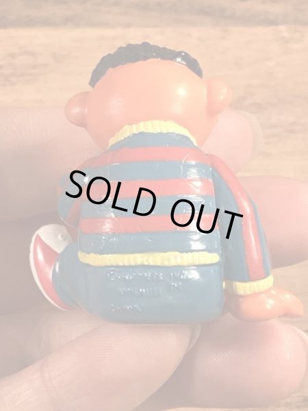 セサミストリートのアーニーのビンテージPVCフィギュア