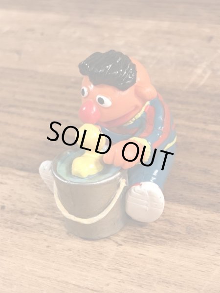 セサミストリートのアーニーのビンテージPVCフィギュア