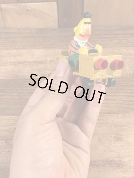 セサミストリートのバートのビンテージカートイ