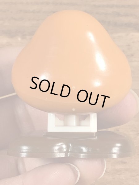 スーパーマリオブラザーズのクリボーのビンテージミールトイ