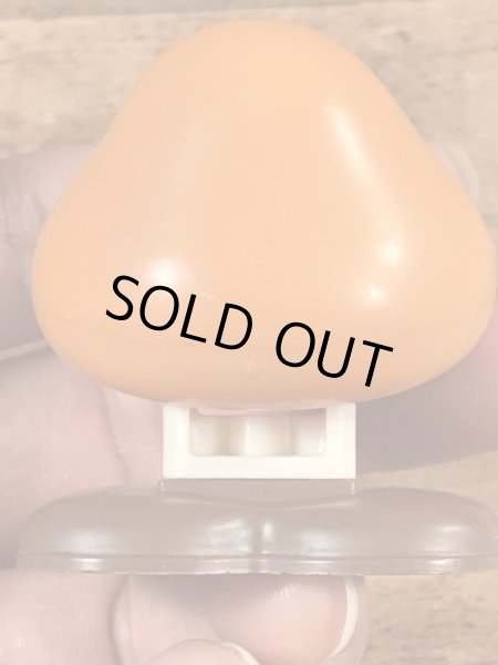 スーパーマリオブラザーズのクリボーのビンテージミールトイ