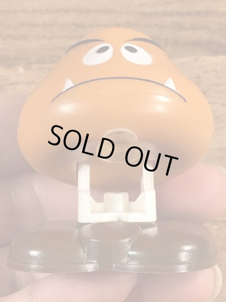 スーパーマリオブラザーズのクリボーのビンテージミールトイ