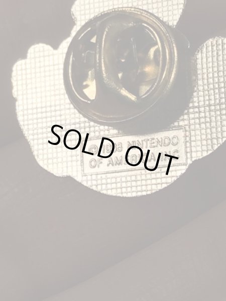 スーパーマリオの尻もちのヴィンテージピンズ