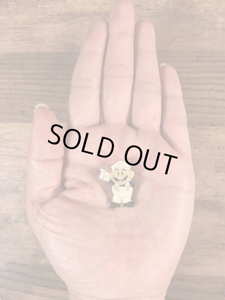 スーパーマリオブラザーズのエナメル加工のビンテージピンバッジ