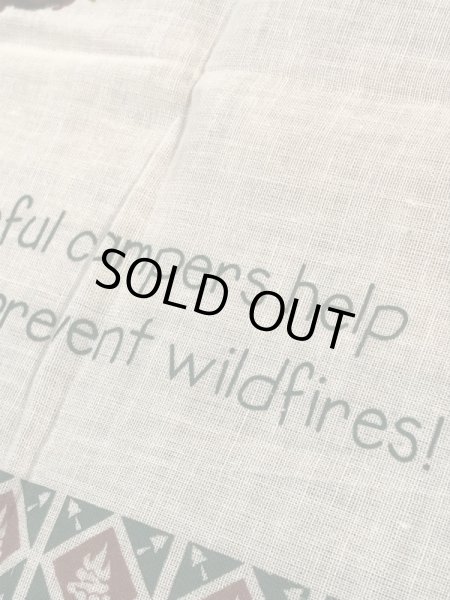 企業キャラクターのスモーキーザベアのヴィンテージバンダナ