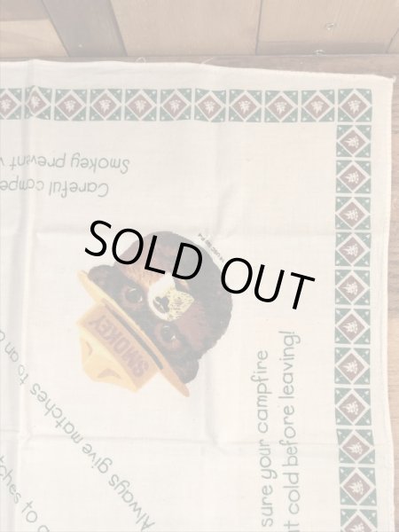 企業キャラクターのスモーキーベアのビンテージバンダナ