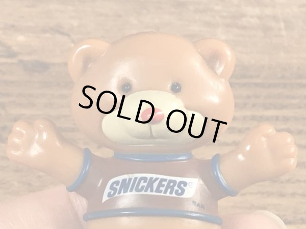 企業キャラクターのスニッカーズベアのビンテージマグネット