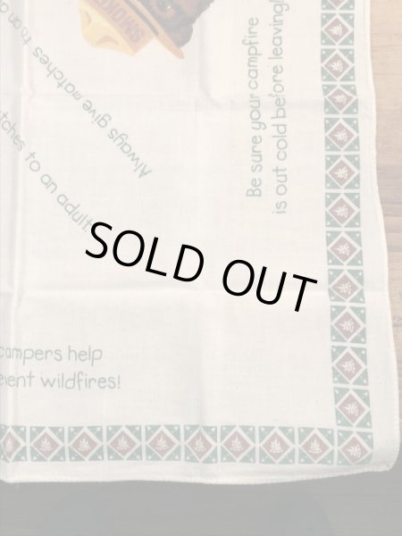 企業キャラクターのスモーキーベアのビンテージバンダナ