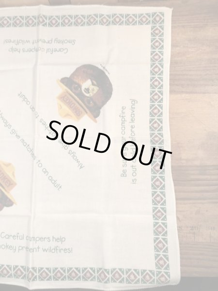 企業キャラクターのスモーキーベアのビンテージバンダナ