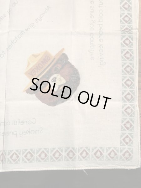 企業キャラクターのスモーキーベアのビンテージバンダナ