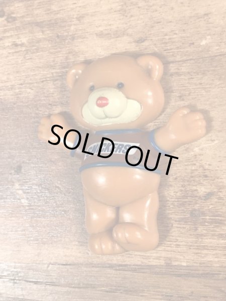 アドバタイジングキャラクターのスニッカーズベアのヴィンテージマグネット