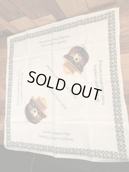 企業キャラクターのスモーキーベアのビンテージバンダナ