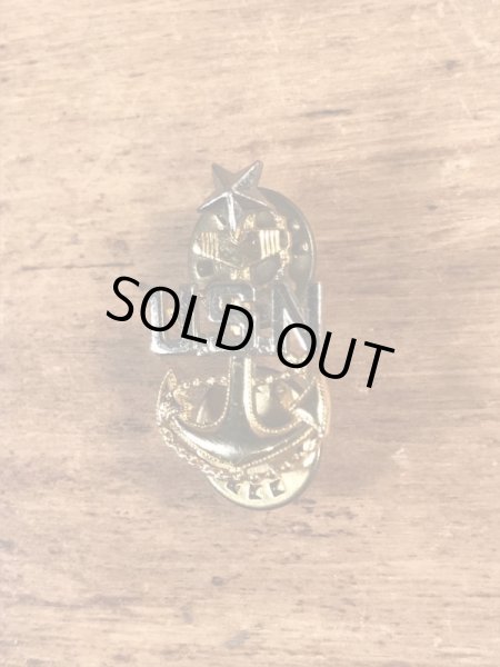 ミリタリー物のUSネイビーのヴィンテージピンズ