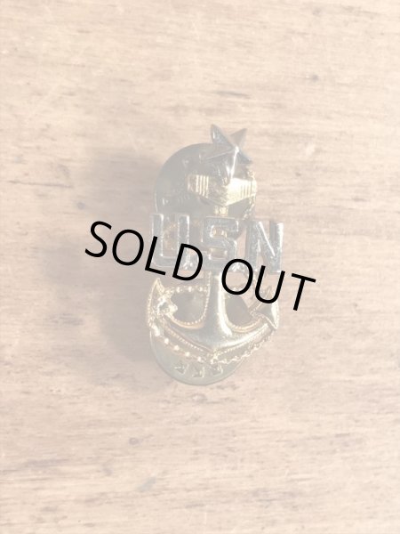 ミリタリー物のUSNのビンテージピンバッジ