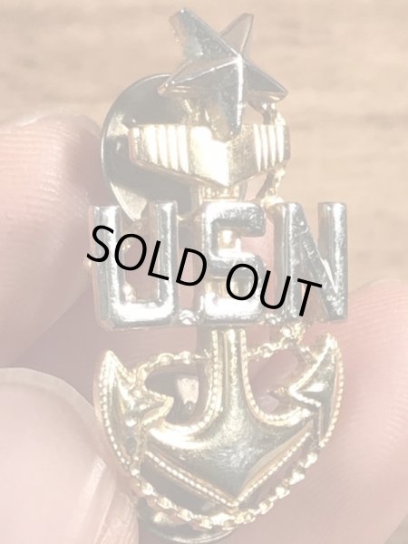 ミリタリー物のUSNのヴィンテージピンズ