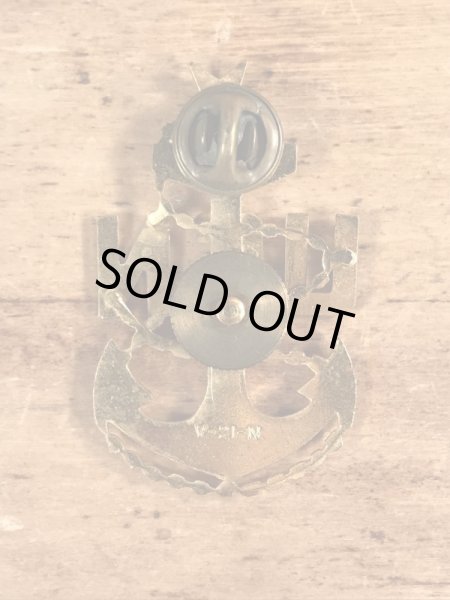 ミリタリー物のUSNのヴィンテージピンズ