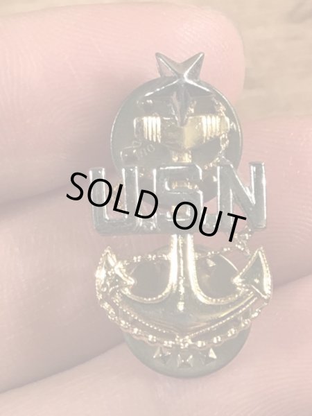 ミリタリー物のUSネイビーのヴィンテージピンズ