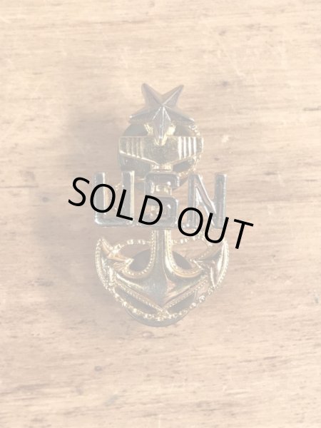 ミリタリー物のUSネイビーのビンテージピンバッチ