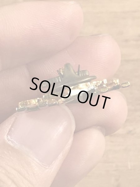 ミリタリー物のUSネイビーのビンテージピンバッジ