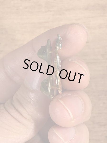 ミリタリー物のUSNのビンテージピンバッジ