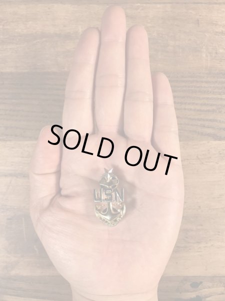 ミリタリー物のUSネイビーのビンテージピンバッチ