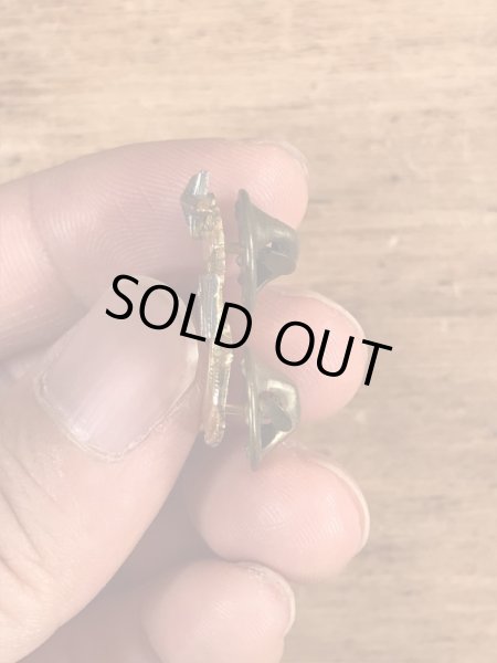 ミリタリー物のUSNのビンテージピンバッジ