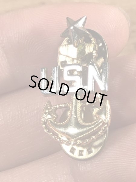 ミリタリー物のUSNのビンテージピンバッジ