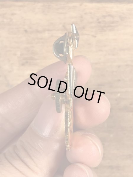 ミリタリー物のUSネイビーのビンテージピンバッジ