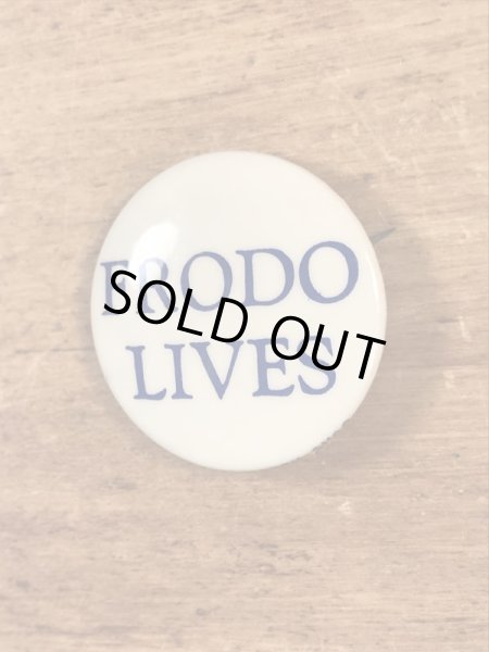 Frodo Livesのメッセージが書かれたヴィンテージ缶バッチ