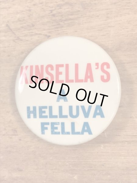 Kinsella's A Helluva Fellaのメッセージが書かれたヴィンテージ缶バッチ
