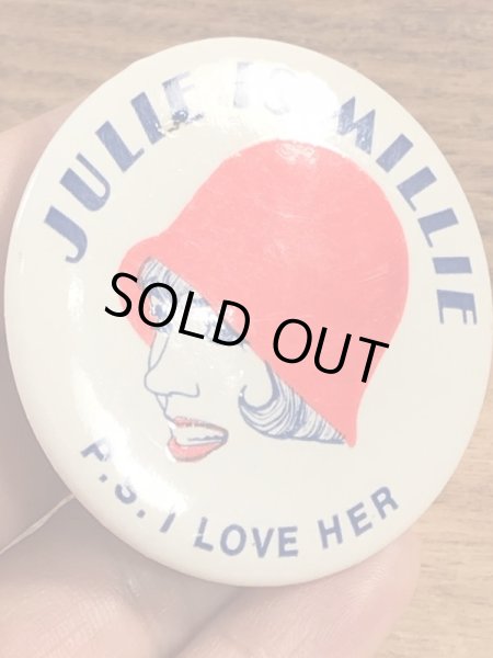 1967年のミュージカル映画モダンミリーのビンテージ缶バッジ