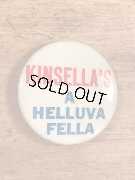 Kinsella's A Helluva Fellaのメッセージが書かれたビンテージ缶バッジ