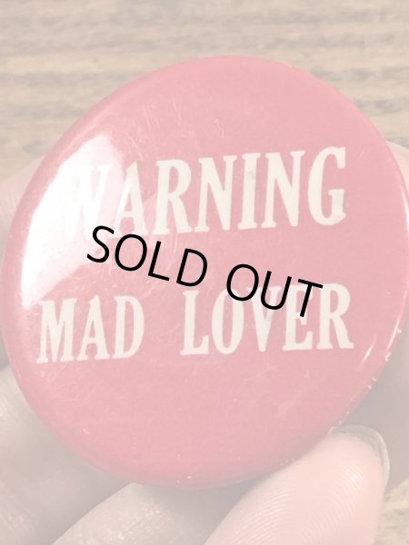 Warning Mad Loverのメッセージが書かれたヴィンテージ缶バッチ