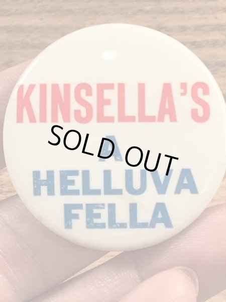 Kinsella's A Helluva Fellaのメッセージが書かれたビンテージ缶バッジ