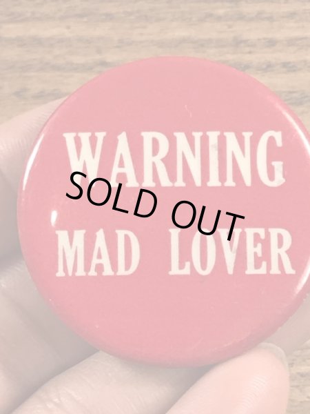 Warning Mad Loverのメッセージが書かれたビンテージ缶バッジ