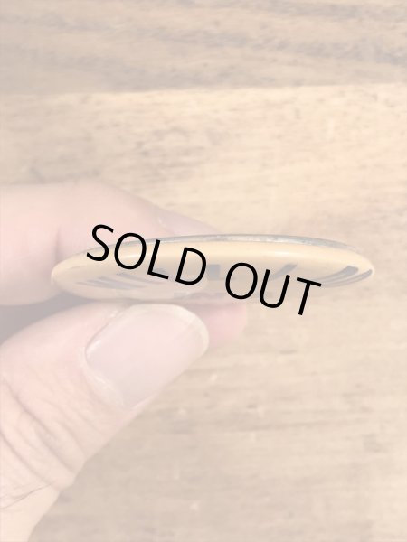 Will I Do In A Clinch?のメッセージが書かれたヴィンテージ缶バッチ