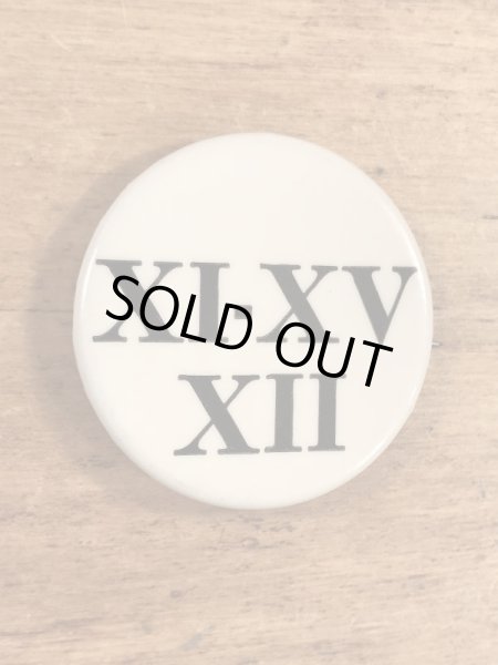 Ⅺ-XV Ⅻのローマ数字が書かれたビンテージ缶バッジ