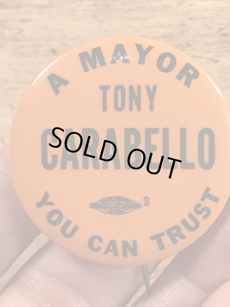 トニーカラベッロ市長のビンテージ缶バッジ