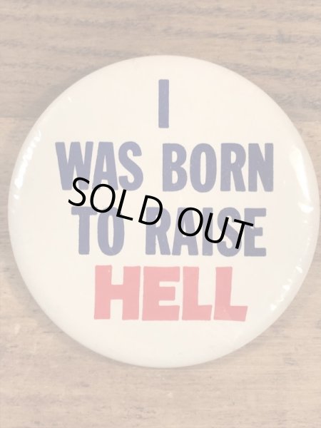 I Was Born To Raise Hellのメッセージが書かれたヴィンテージ缶バッチ