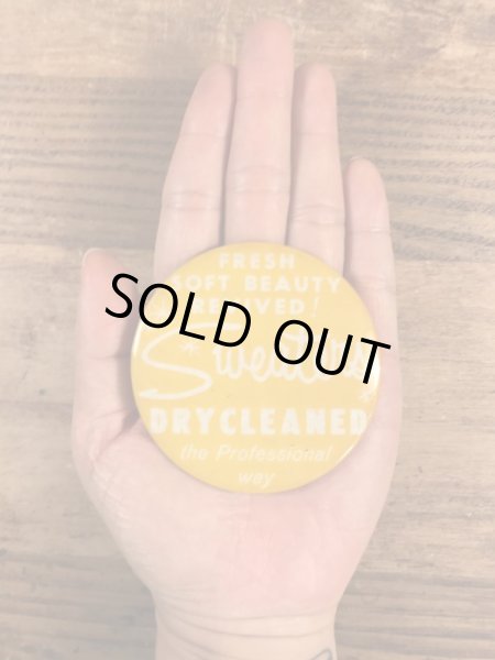 Sweaters Drycleaned The Professional Wayのビンテージ缶バッジ