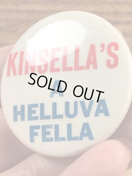 Kinsella's A Helluva Fellaのメッセージが書かれたヴィンテージ缶バッチ