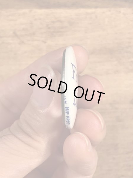 Frodo Livesのメッセージが書かれたビンテージ缶バッジ