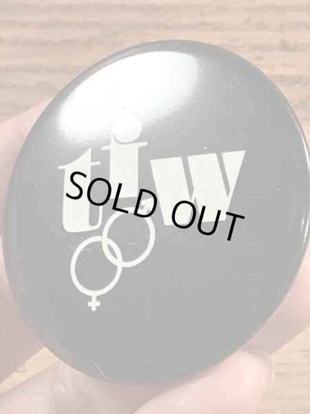 Female and Male TFWが描かれたヴィンテージ缶バッチ