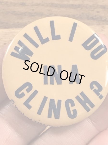 Will I Do In A Clinch?のメッセージが書かれたビンテージ缶バッジ