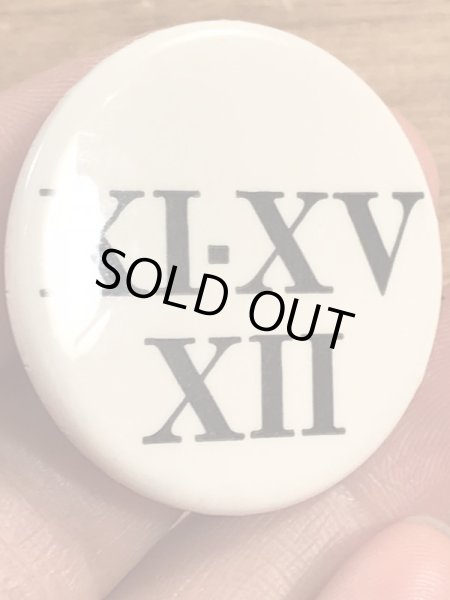 Ⅺ-XV Ⅻの文字が書かれたビンテージ缶バッジ