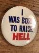 I Was Born To Raise Hellのメッセージが書かれたヴィンテージ缶バッチ