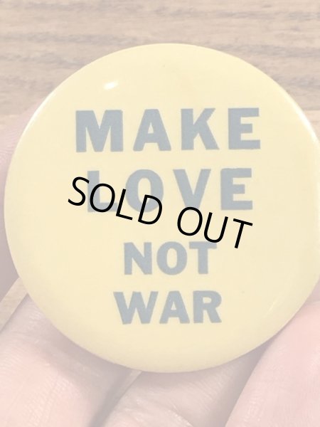 Make Love Not Warのメッセージが書かれたビンテージ缶バッジ
