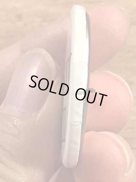 Ⅺ-XV Ⅻの文字が書かれたビンテージ缶バッジ