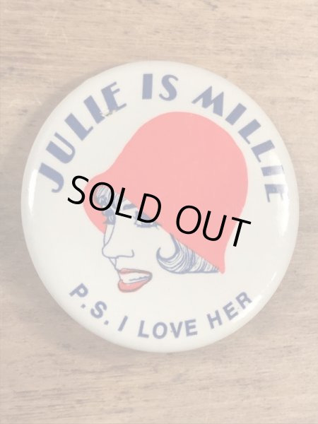 1967年のミュージカル映画モダンミリーのビンテージ缶バッジ