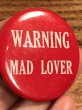 Warning Mad Loverのメッセージが書かれたビンテージ缶バッジ